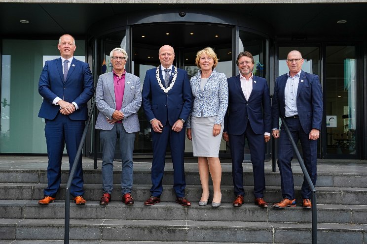 Samenwerken aan waterbeheer Samenwerken aan waterbeheer