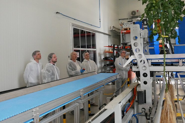 Bom-Lemstra bezoekt demokas SAIA Agrobotics