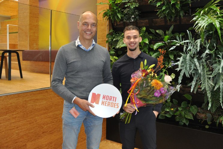 Studenten ervaren de tuinbouw van binnenuit Studenten ervaren de tuinbouw van binnenuit